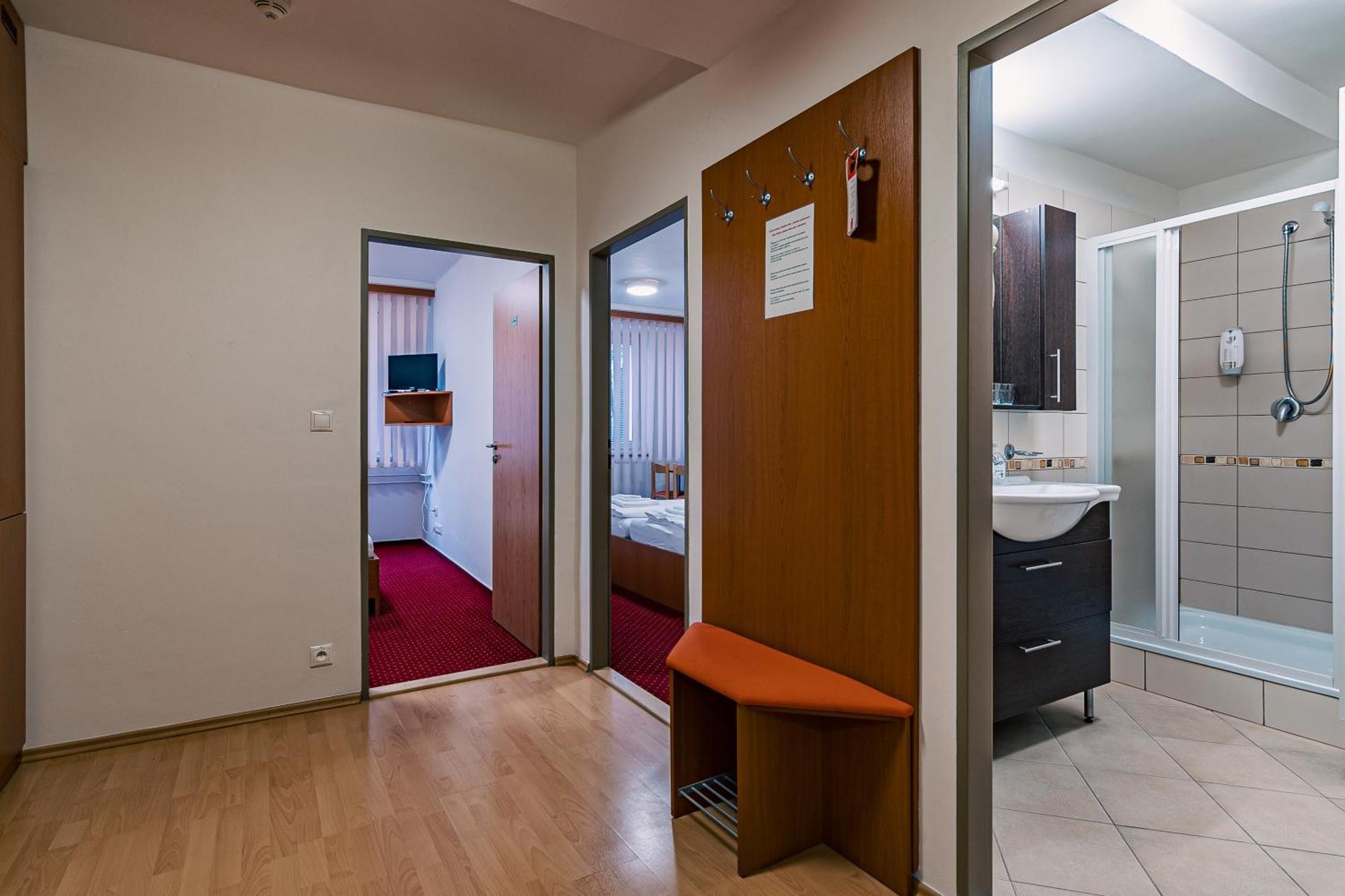 Hotel Garni Vsb オストラヴァ エクステリア 写真