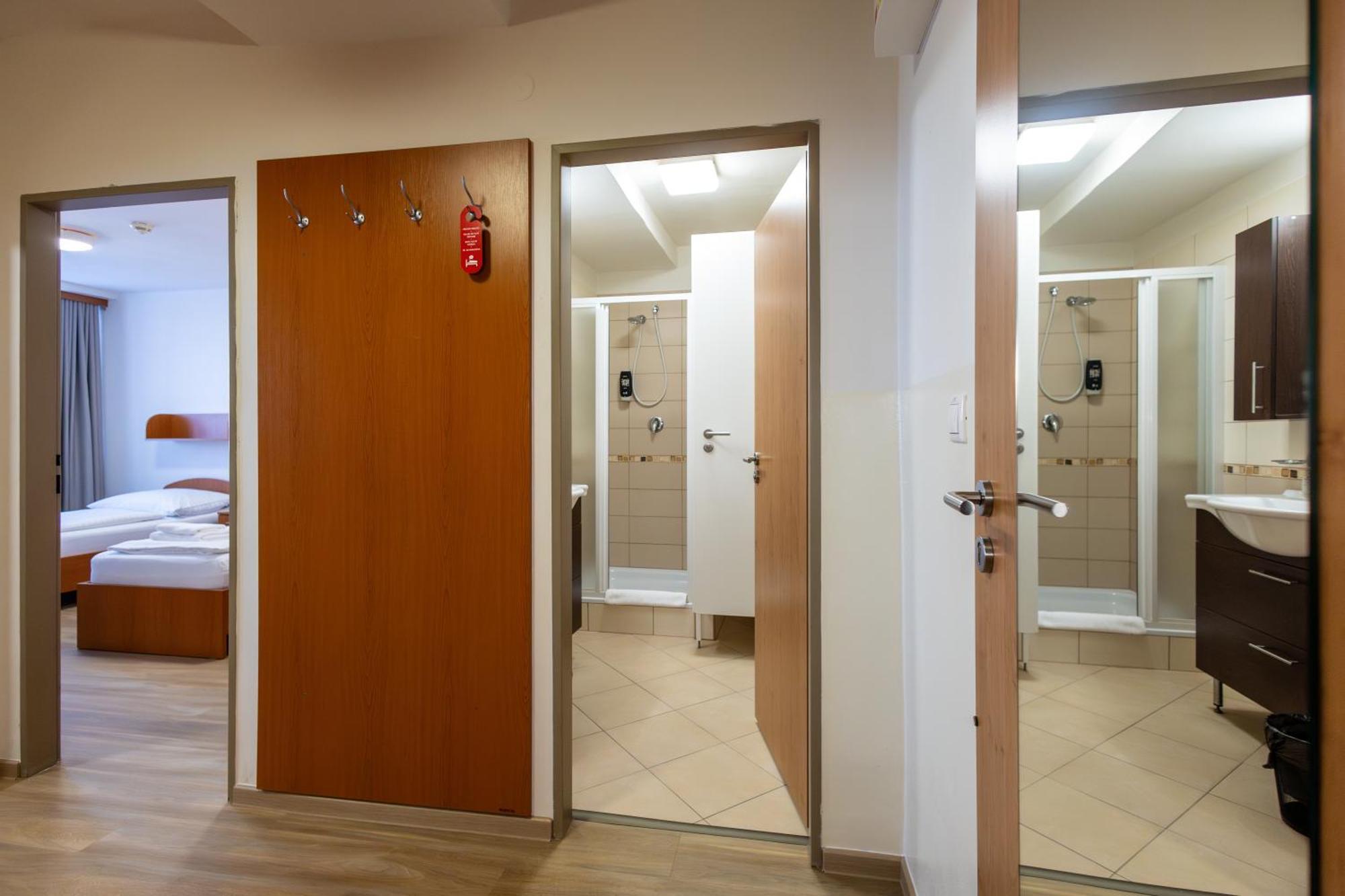 Hotel Garni Vsb オストラヴァ エクステリア 写真